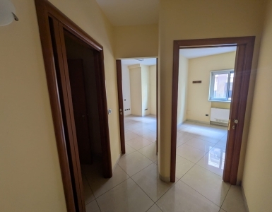 UFFICIO IN CENTRO – AMBIENTE PROFESSIONALE E FUNZIONALE IN CONDOMINIO CON ASCENSORE in affitto a Barletta