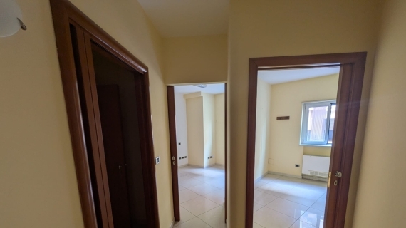 UFFICIO IN CENTRO – AMBIENTE PROFESSIONALE E FUNZIONALE IN CONDOMINIO CON ASCENSORE a Barletta