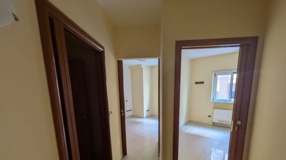 UFFICIO IN CENTRO – AMBIENTE PROFESSIONALE E FUNZIONALE IN CONDOMINIO CON ASCENSORE a Barletta